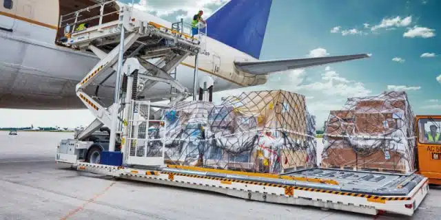 Fulfillment Hizmeti Nedir? E-İhracatta Depolamadan Teslimata Kadar Süreç Yönetimi 2 Hava kargo ile express kargo arasındaki fark